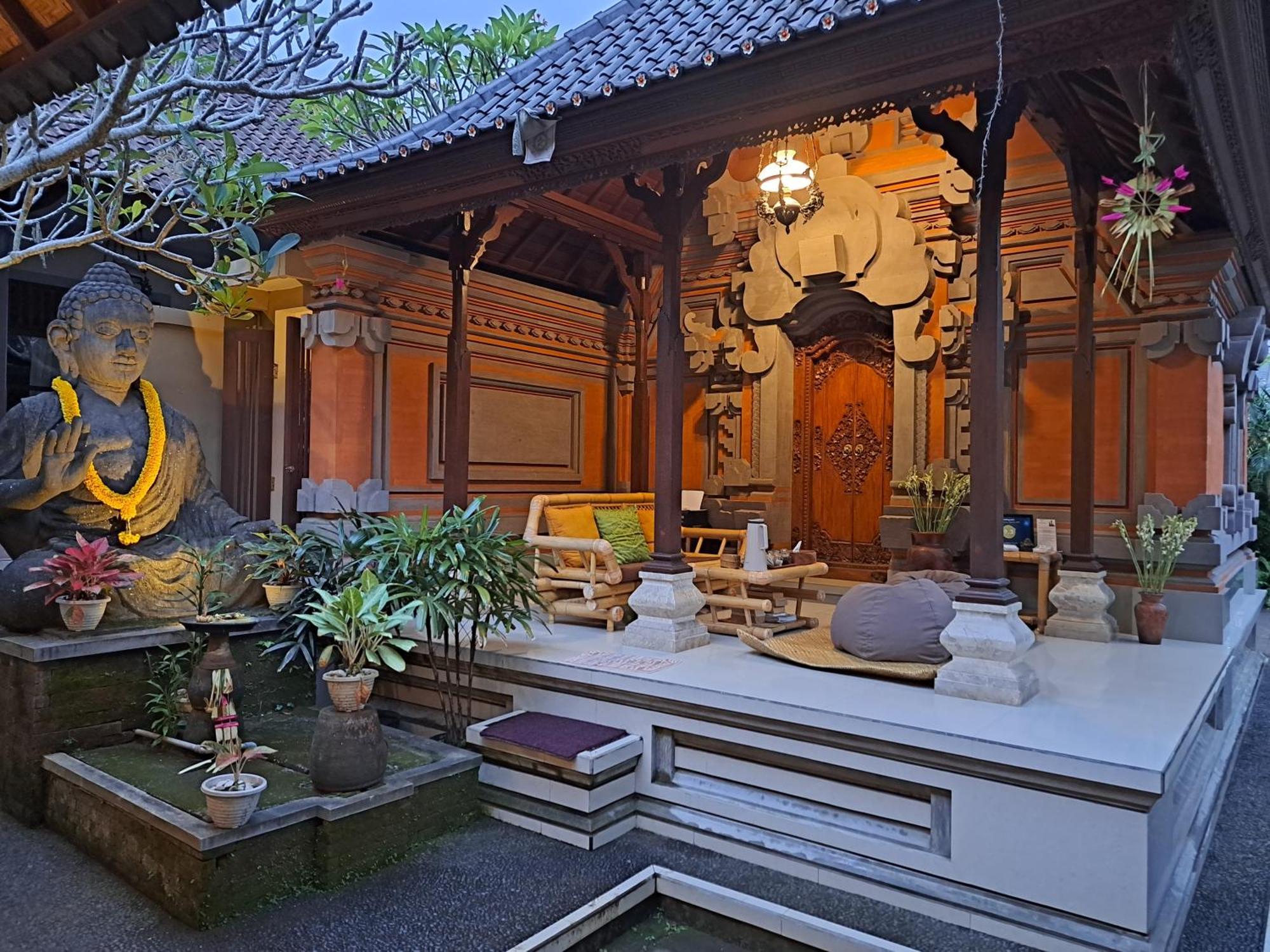 Sahadewa House Hotel อูบุด ภายนอก รูปภาพ